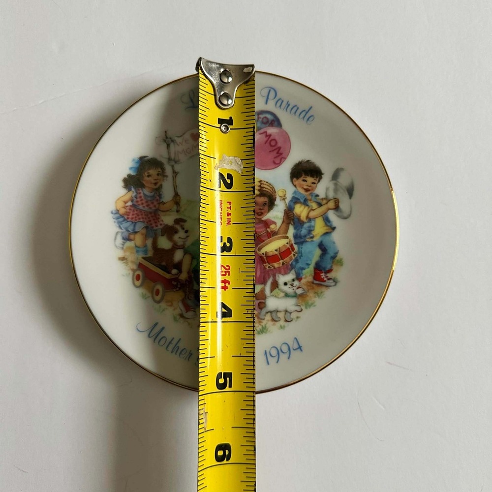 Avon Love On Parade Mother's Day 1994 Collector Plate with Display Stand - Picture 8 of 8